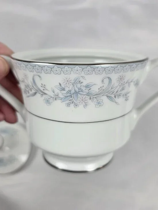 Mikasa Dresden Rose Sugar Bowl & Lid White with Blue and Pink Flowers on Rim - Picture 7 of 13
